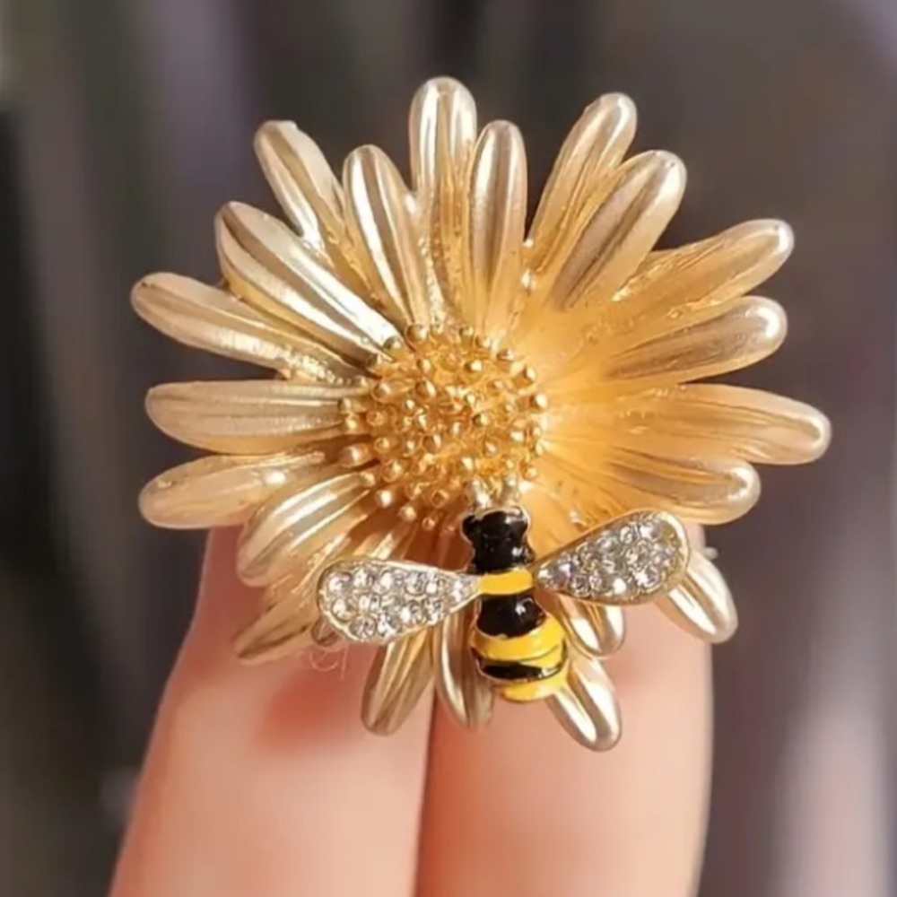 Golden yellow Flower Brooch with Bee